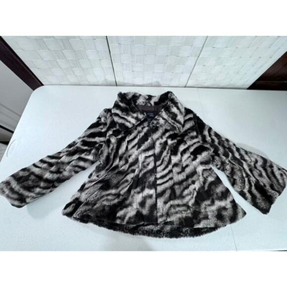 " 2‎ Sisters " Faux Fur Jacket, Very Soft, SZ M, , Money, Clasp Closer's, Classy - Picture 4 of 8